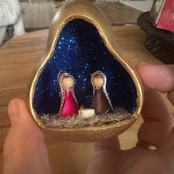 Handmade gourd nativity scene about 2.5”. Like new - Picture 3 of 4